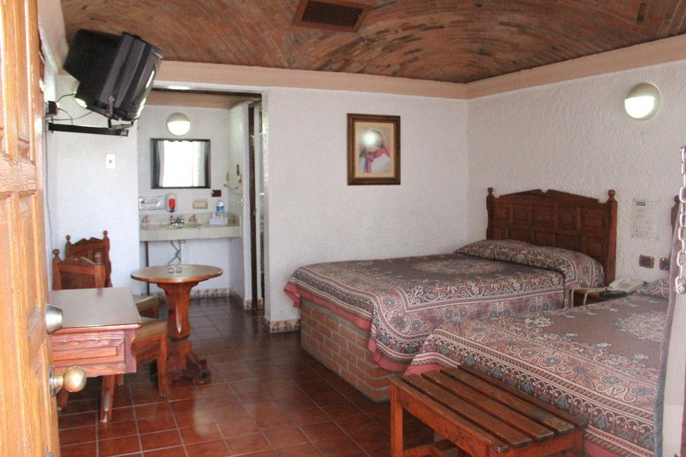 State Inn Chihuahua Exteriör bild