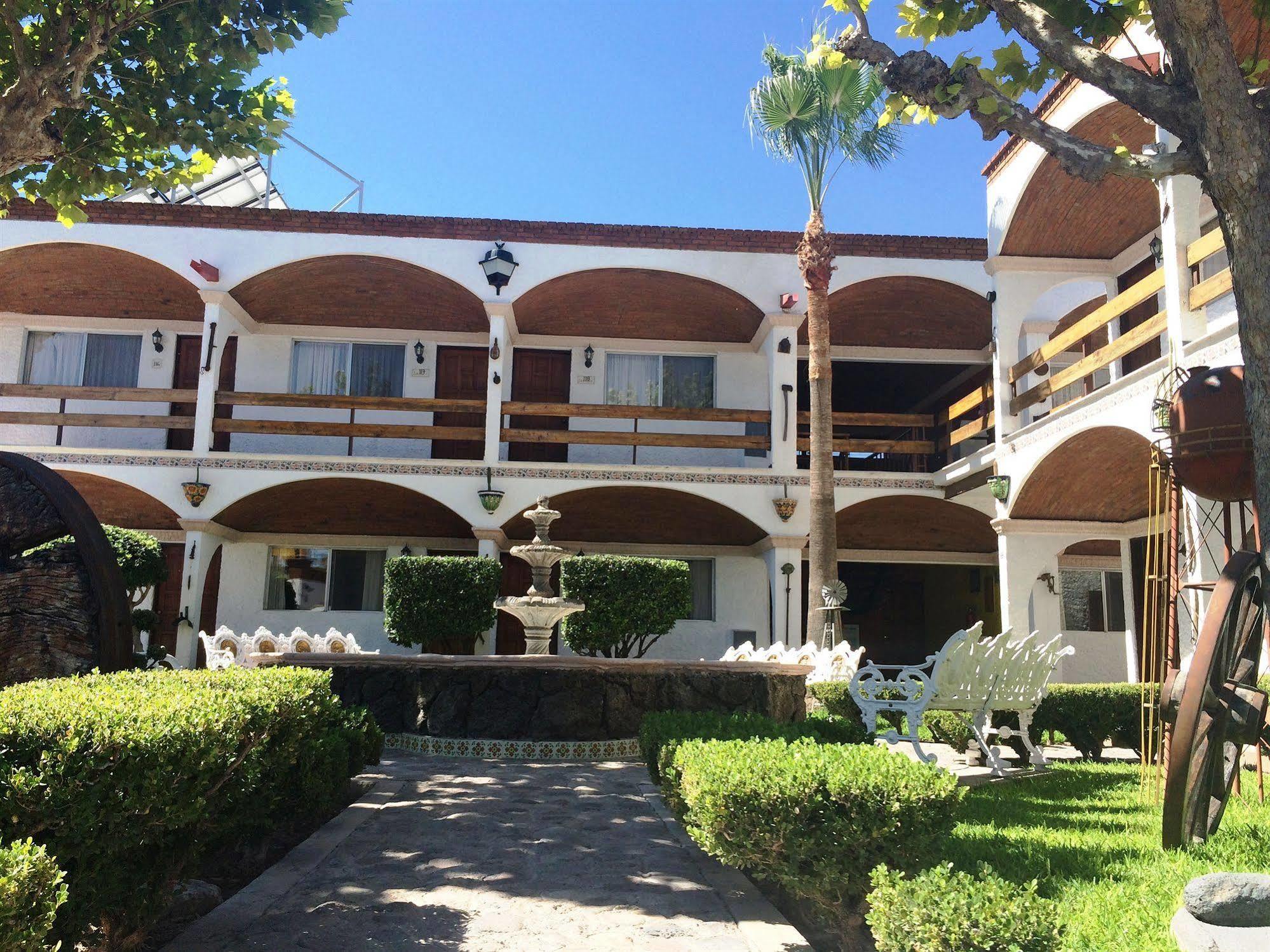 State Inn Chihuahua Exteriör bild