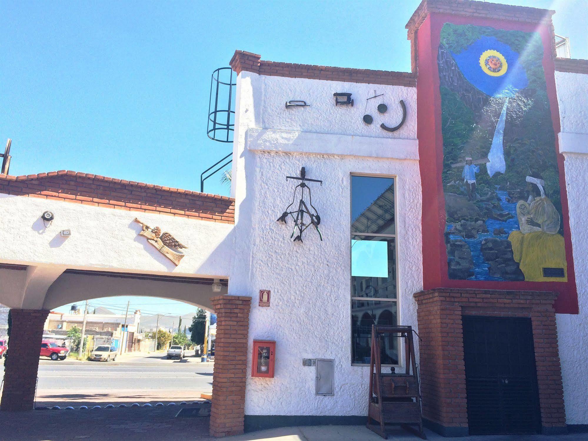 State Inn Chihuahua Exteriör bild