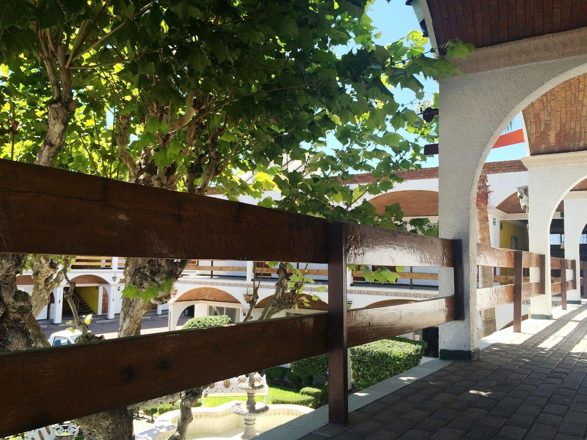 State Inn Chihuahua Exteriör bild